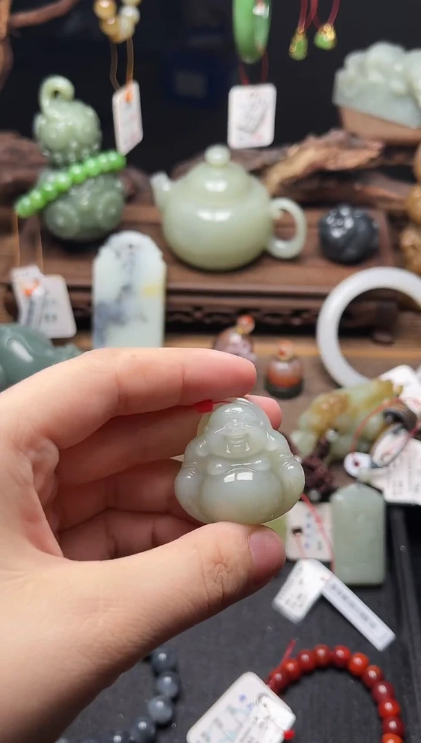 和田玉未镶嵌吊坠(不含链)且末青白 正装佛公 小暗裂9007521