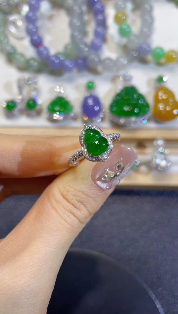 颈饰18K金镶嵌翡翠团购2