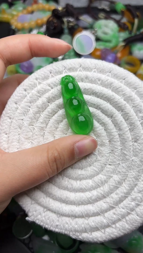 颈饰未镶嵌翡翠缅甸翡翠吊坠