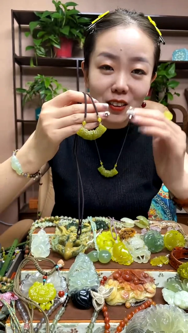 未镶嵌岫玉吊坠多样性发货发其中之一