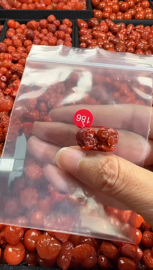 颈饰未镶嵌南红玛瑙1