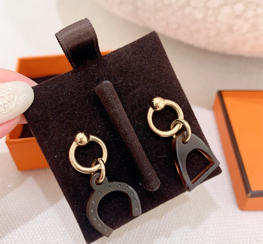 95新 Hermes/爱马仕 GGS爱马仕马蹄形水牛角金色耳钉72738417