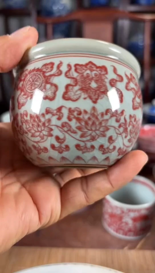 柴窑釉里红莲托八宝杯杯