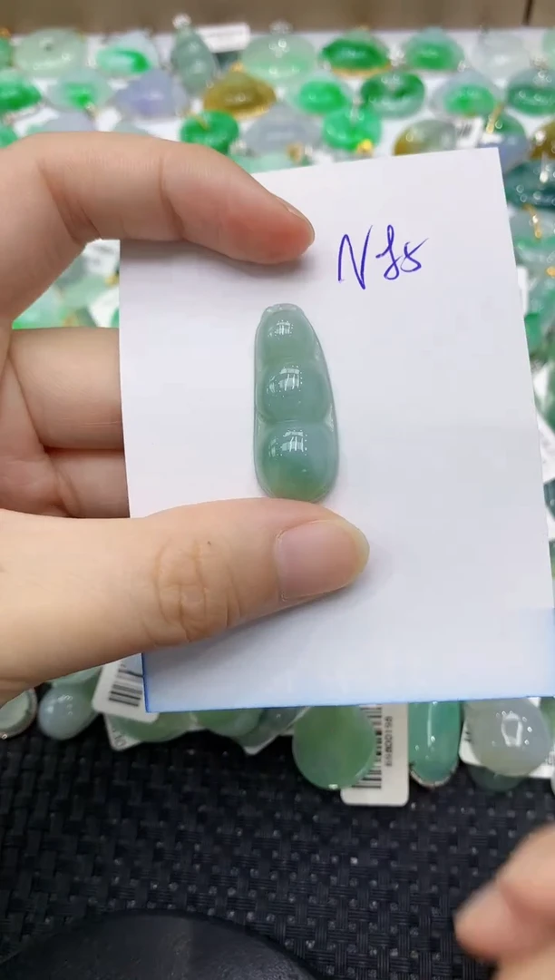 翡翠未镶嵌颈饰1111111111