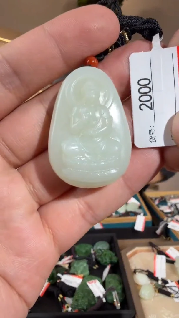 颈饰未镶嵌和田玉猪狗