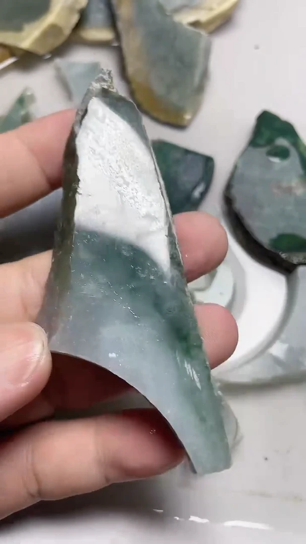 翡翠裸石肉**嘟翡翠小边料