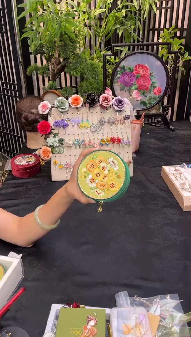 织绣小*~非遗苏绣手工饰品