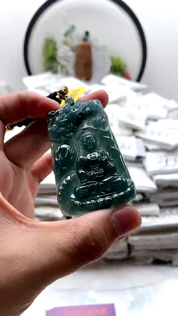 翡翠未镶嵌颈饰阿弥陀佛