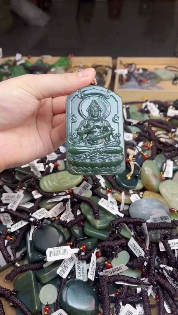 颈饰未镶嵌和田玉1