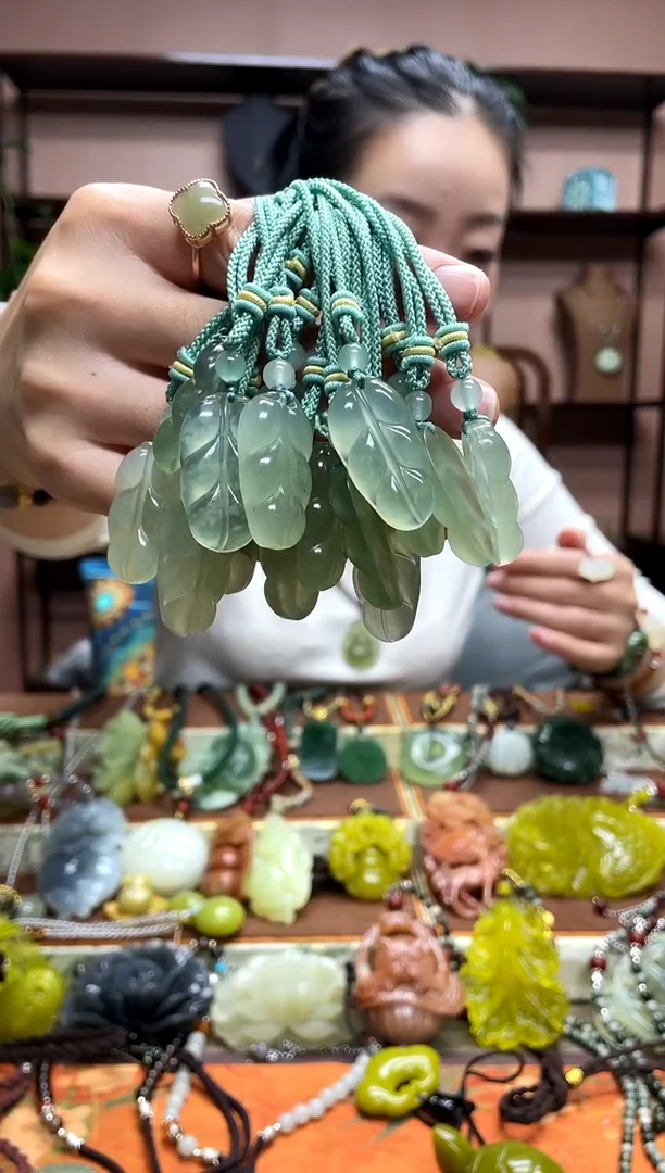 未镶嵌岫玉吊坠多样性发货发其中之一