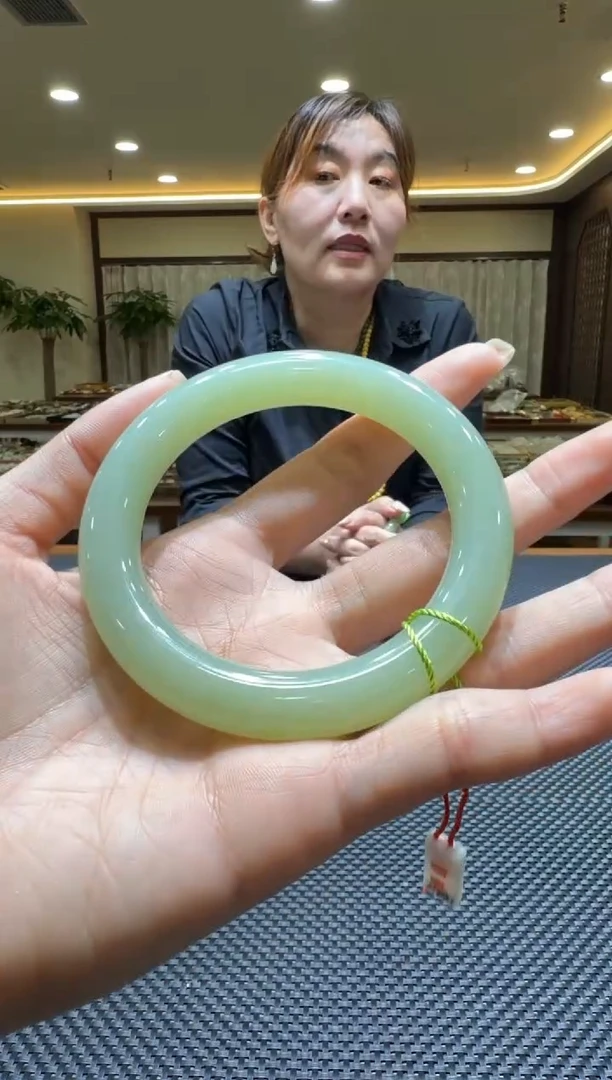 颈饰未镶嵌和田玉手镯60圆条