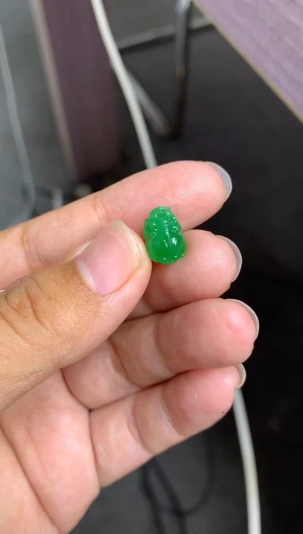 未镶嵌定制翡翠小**?毛货