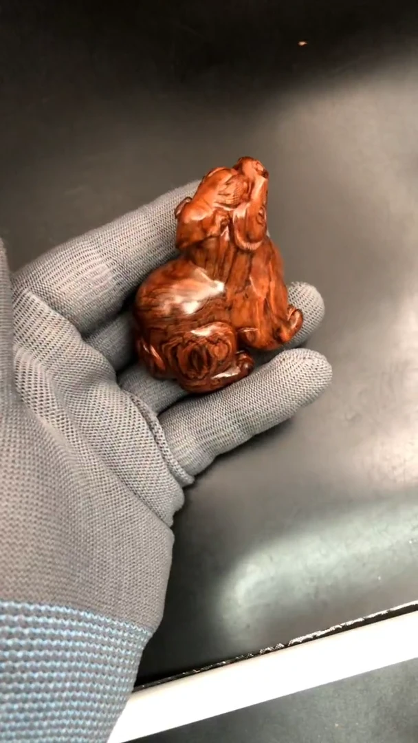 黄花梨/降香黄檀把件海黄野老糠貔貅把件