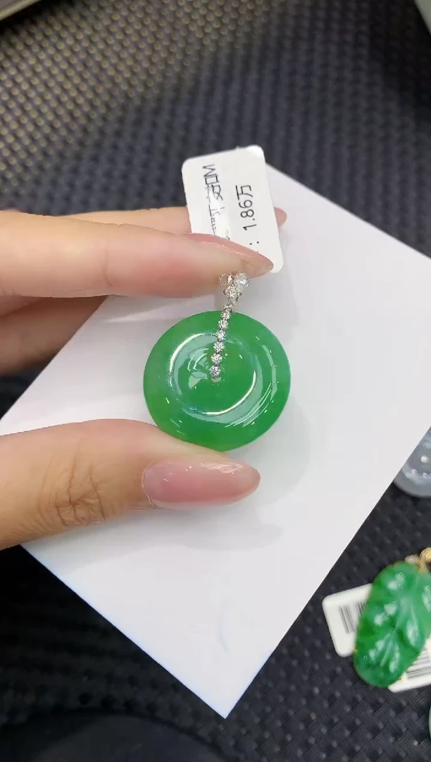 翡翠18K金镶嵌颈饰111111111