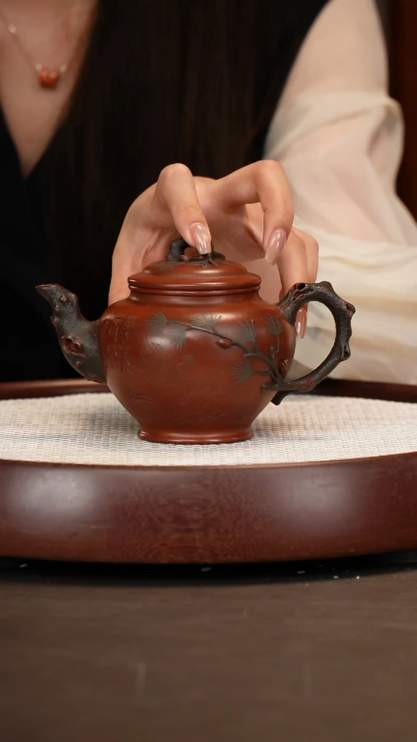 茶壶紫砂【徐南】老紫泥松报春   400CC