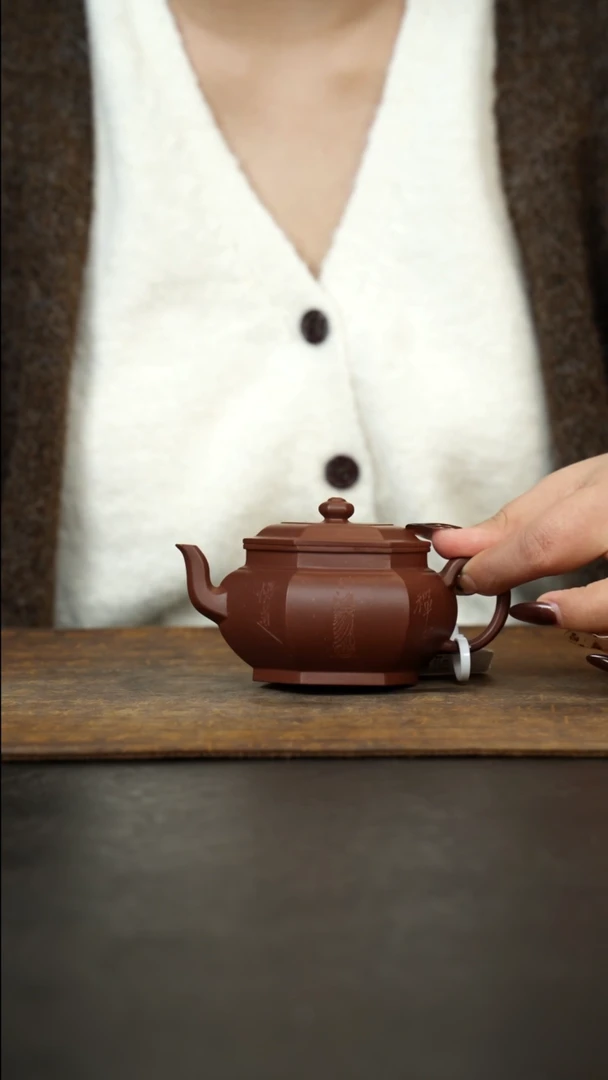 茶壶紫砂静方刻绘红皮龙