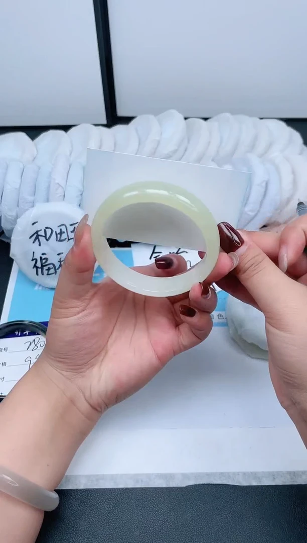 【闪购商品】石英质玉手镯未镶嵌281-59