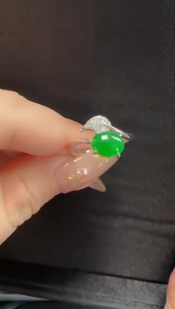 【闪购商品】翡翠戒指18K金镶嵌126蛋面一只