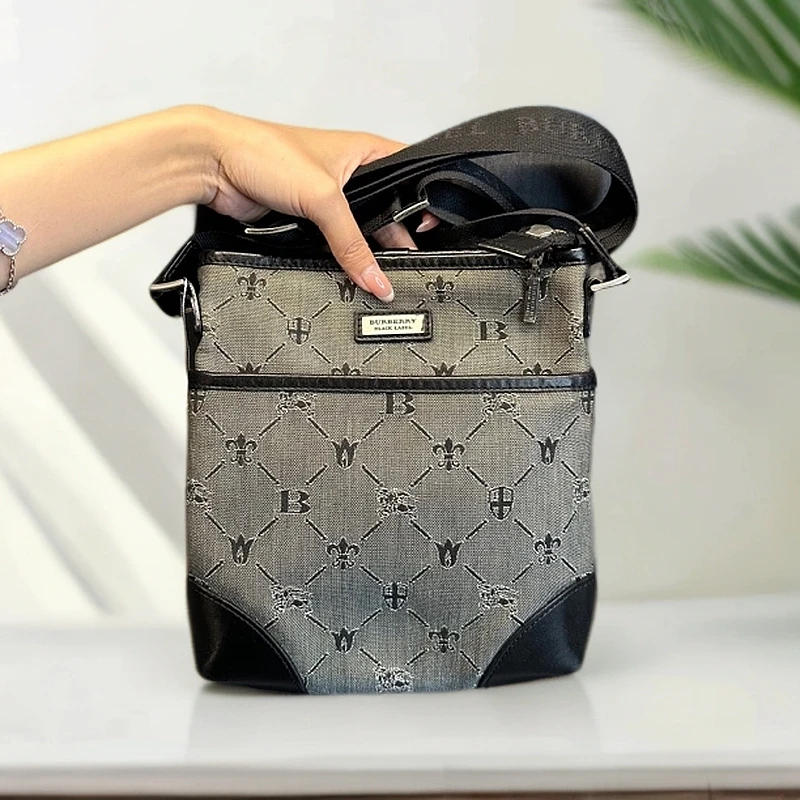 95新 BURBERRY/博柏利 兔兔奢G/博柏利斜挎包/14017