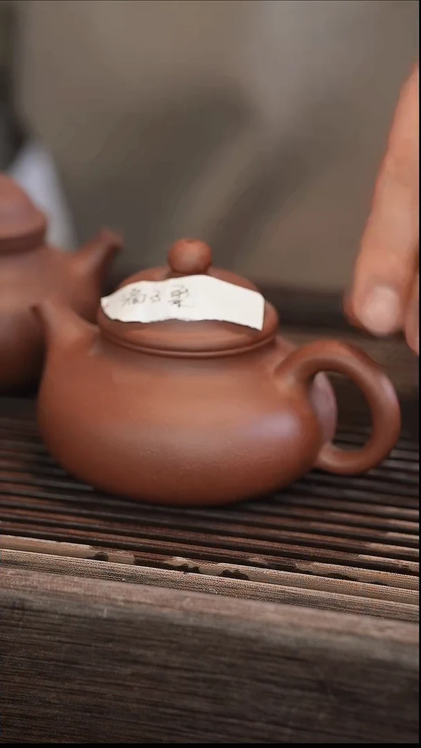 茶壶紫砂容天【滴扭裂 宽口 盖沿磕碰 瑕疵随机发】