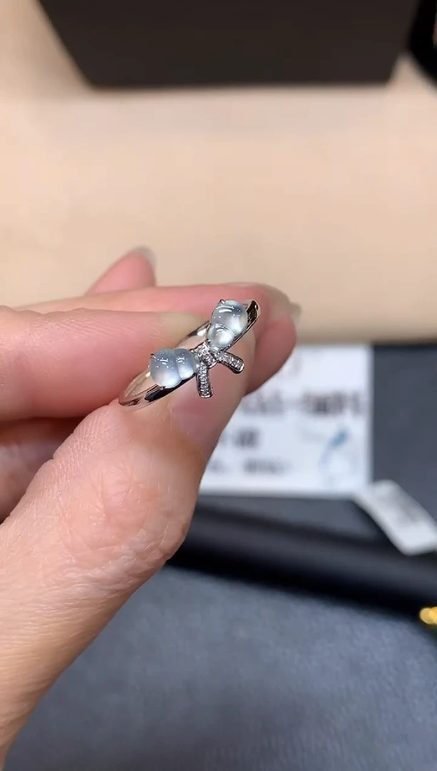 18K金镶嵌戒指翡翠【48小时鉴赏期】葫芦【无服务费