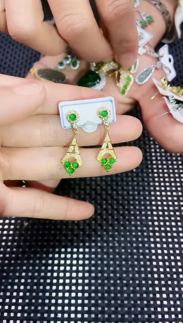 【闪购商品】翡翠耳饰未镶嵌11111111