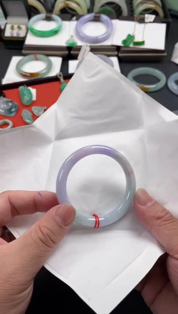 【闪购商品】翡翠手镯未镶嵌有纹裂