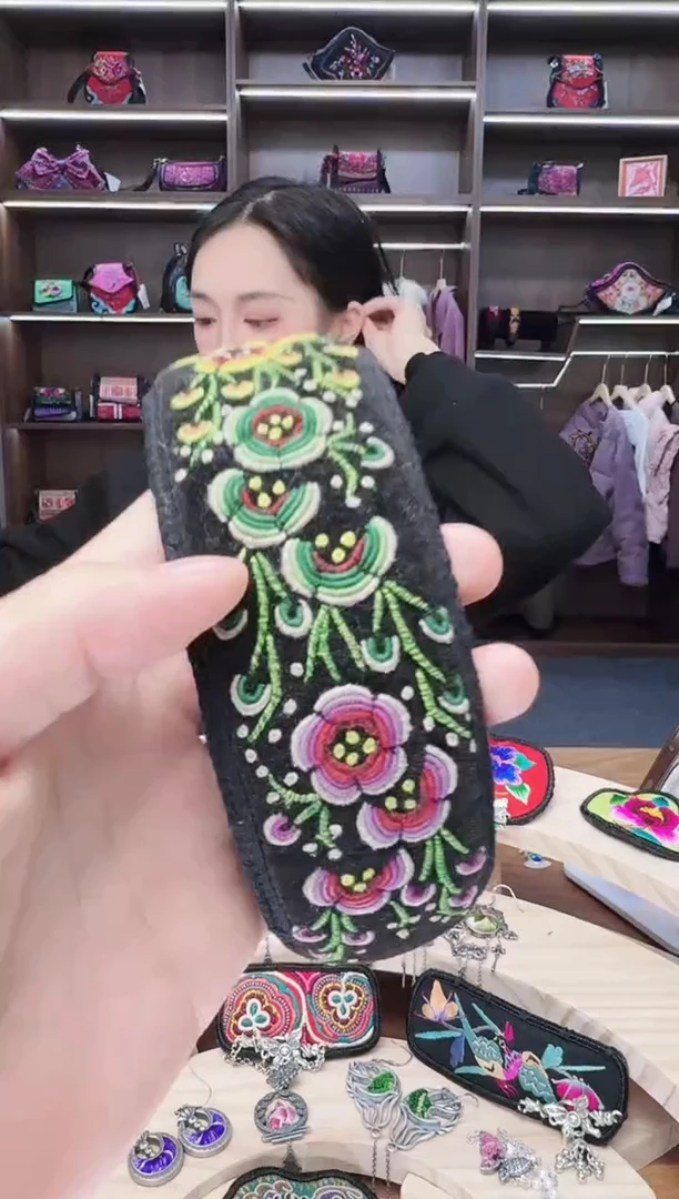 织绣A34蒙阿苏苗绣传承店