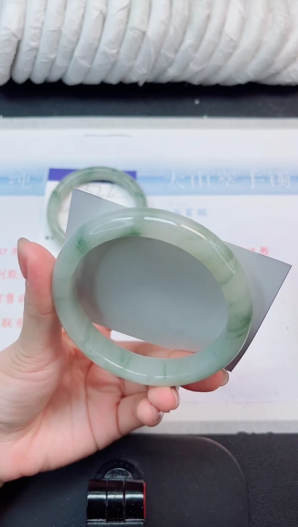 【闪购商品】石英质玉手镯未镶嵌323#62.4