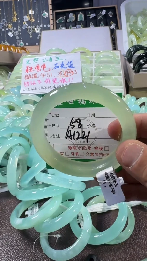 未镶嵌蛇纹石玉手镯1