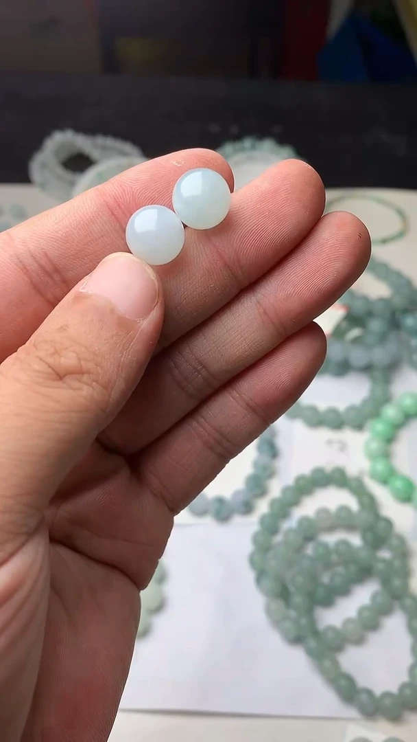 翡翠未镶嵌颈饰珠子