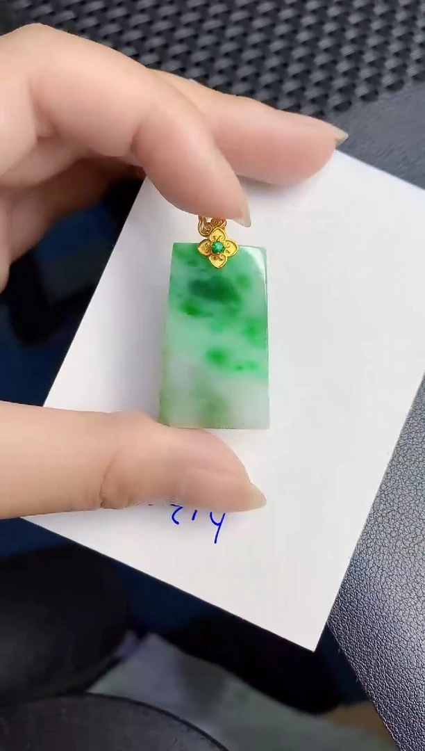 翡翠未镶嵌颈饰000000000