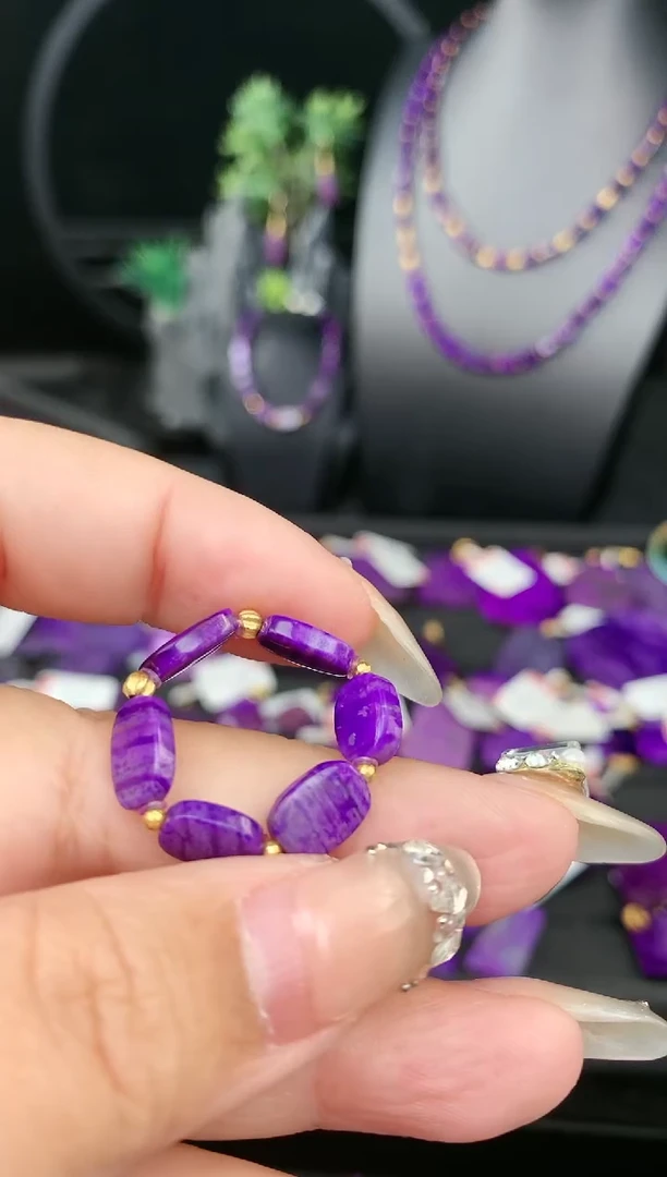 【闪购商品】苏纪石（舒俱来）戒指18K金镶嵌.