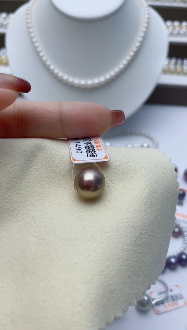 【闪购商品】淡水珍珠颈饰18K金镶嵌W84