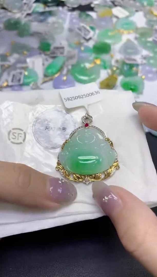 颈饰18K金镶嵌翡翠天然缅甸翡翠A货百元以上9元证书费自理