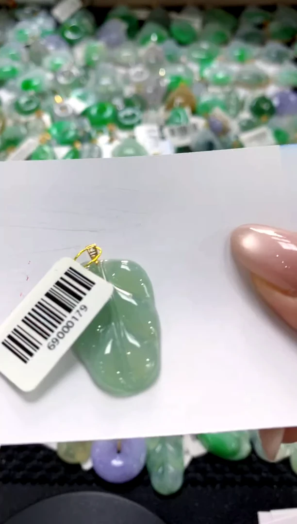 翡翠18K金镶嵌颈饰1111111111111111