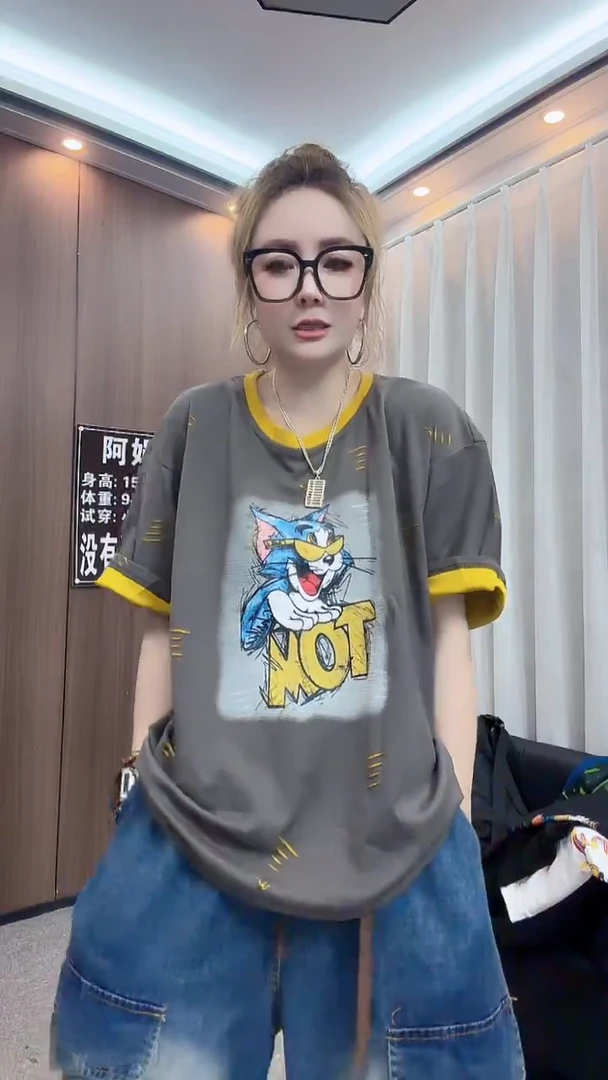 灰色烧花猫和老鼠短袖