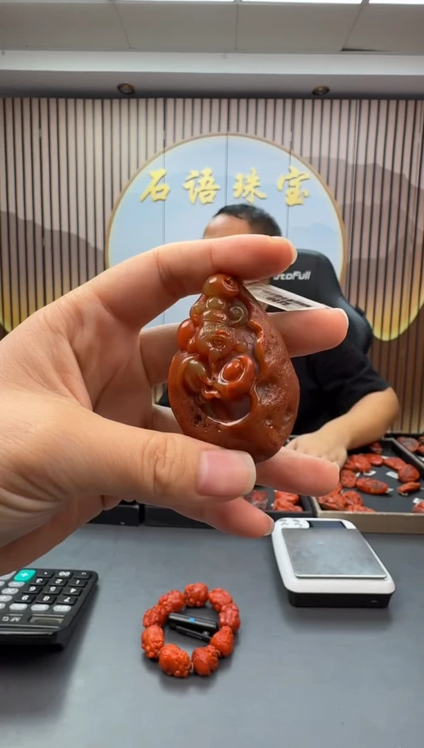 未镶嵌雕刻南红玛瑙135ZB0908产品一个