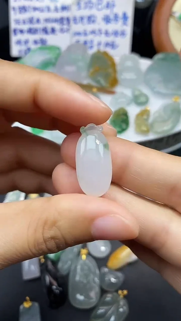 颈饰未镶嵌翡翠吊坠