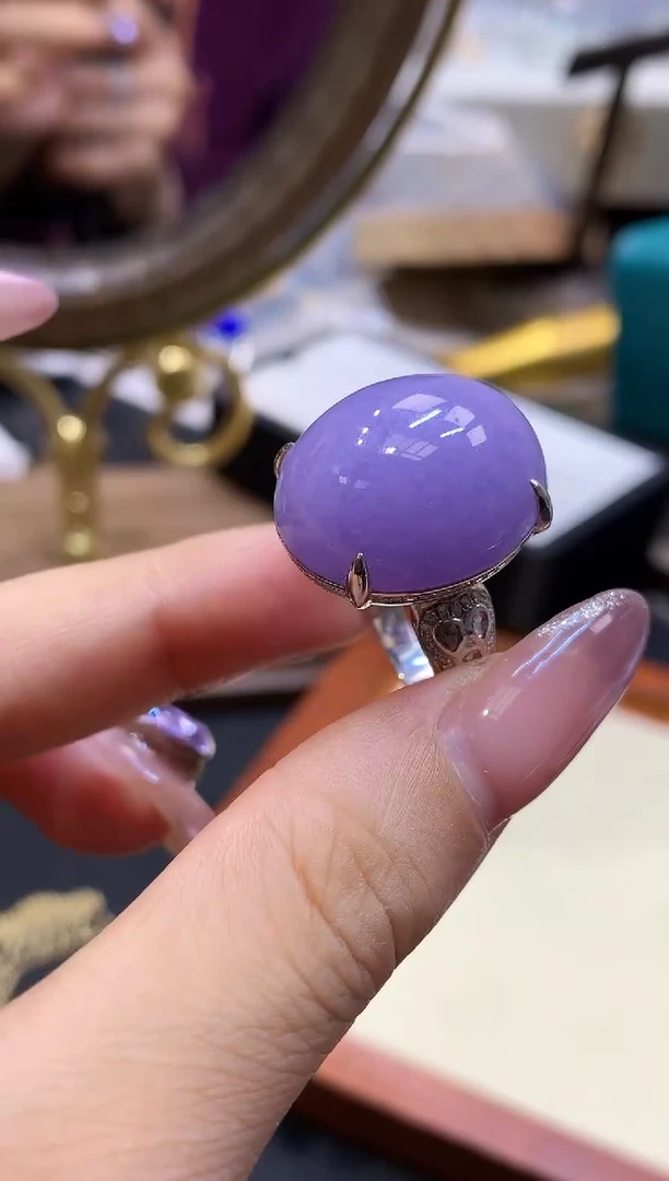 18K金镶嵌挂件翡翠戒指