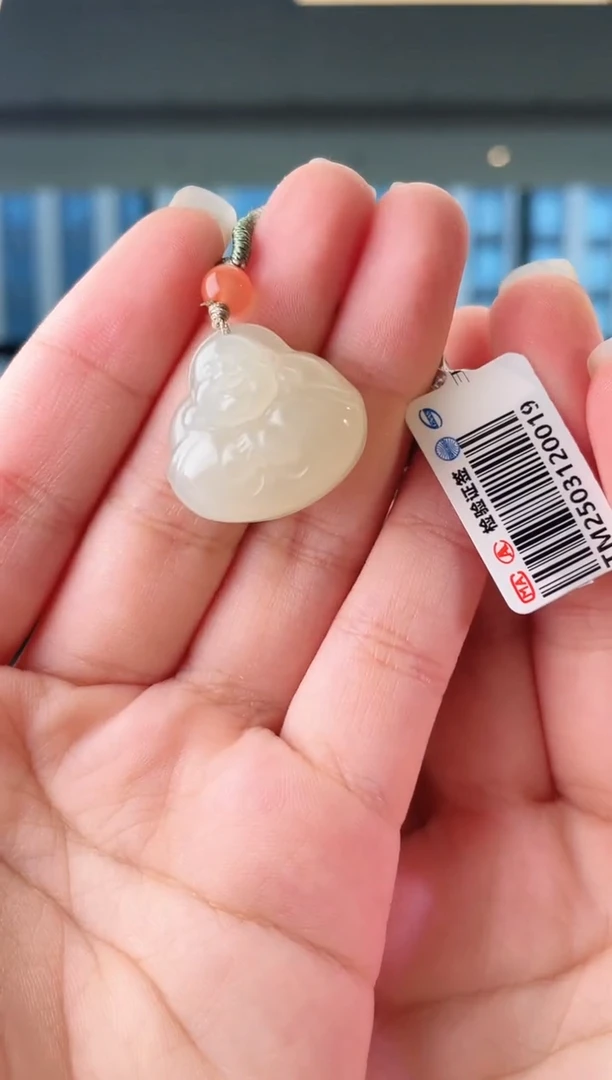 和田玉未镶嵌颈饰抱抱佛 xp