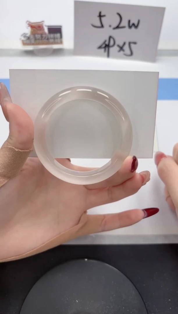 【闪购商品】石英质玉手镯未镶嵌A397-52.2