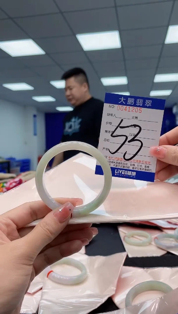 【闪购商品】翡翠手镯未镶嵌AAAAAAAAAA