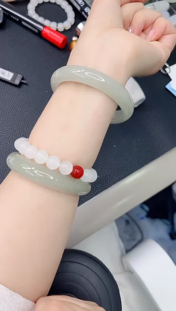 石英质玉手镯未镶嵌102-56.6