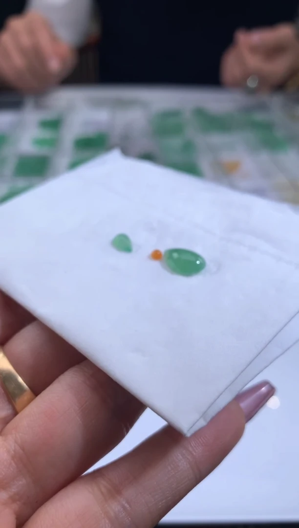 裸石翡翠娜***吧翡翠