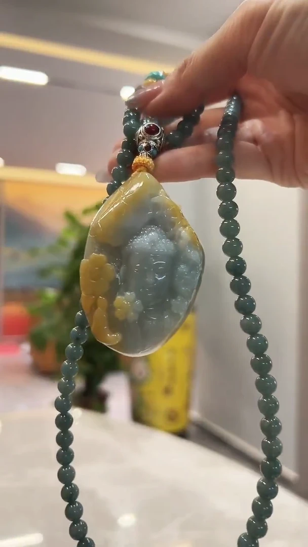 翡翠未镶嵌颈饰佛