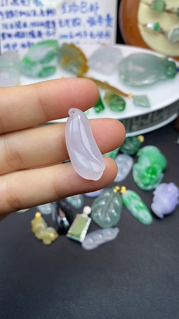 颈饰未镶嵌翡翠感***，吊坠