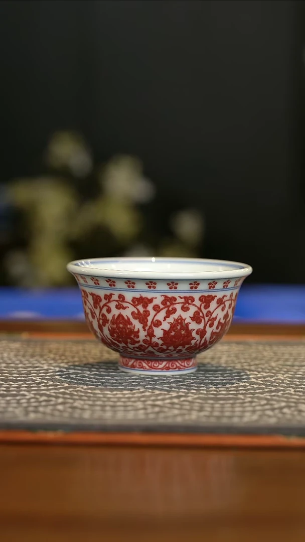 一**壶阳春白雪全红缠枝莲压手杯