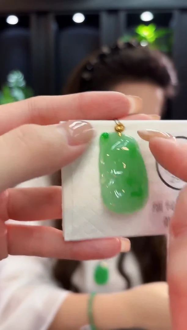 颈饰18K金镶嵌翡翠 缅料A货/支持复检/一件