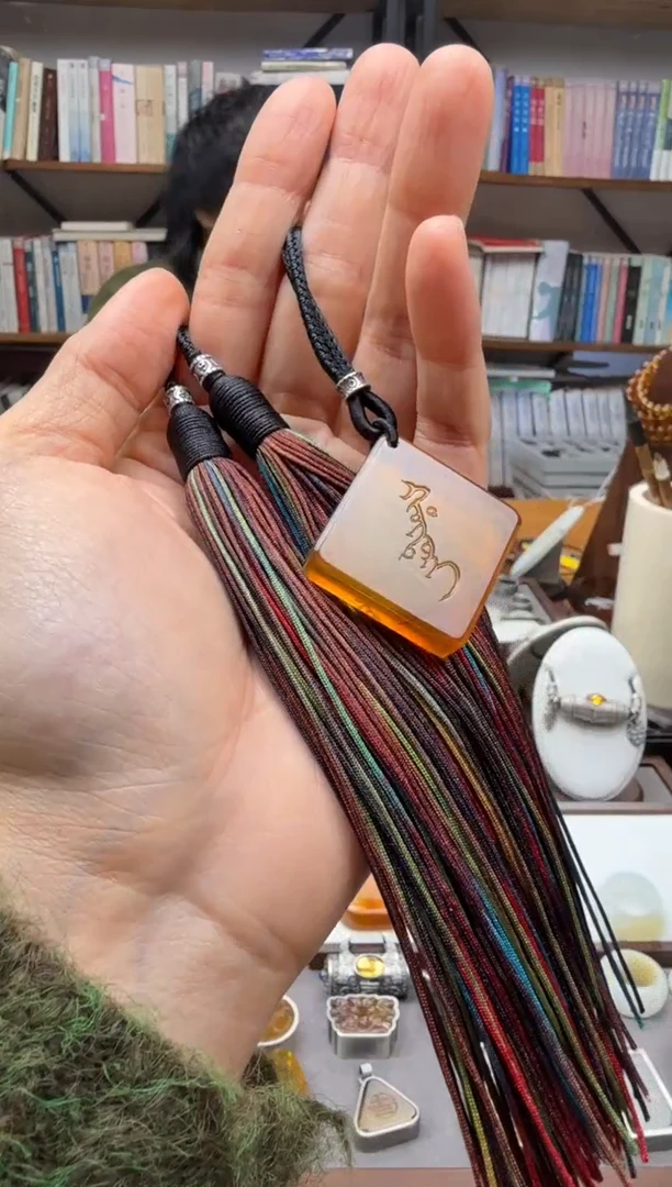 琥珀颈饰未镶嵌小*脏车挂